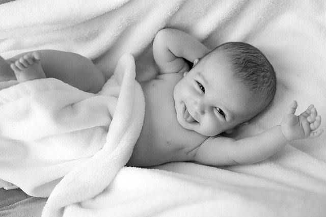 علاج إمساك الرضع في الشهر الخامس بكل سهولة في المنزل - موقع محتويات 