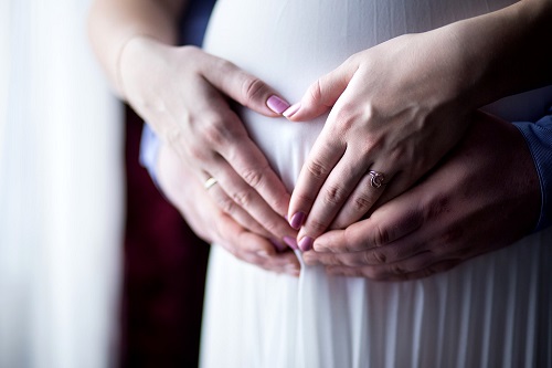 البشرة والحمل : تعرفي على طرق حماية البشرة أثناء الحمل