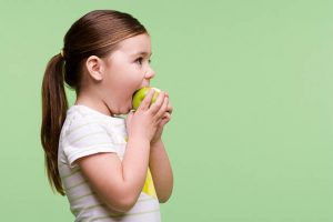 يحفظ التفاح الاخضر الاطفال من الاصابة بالربو ومتخلف الامراض التنفسية 