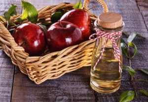 يساعد أكل أو شرب التفاح الاحمر قبل النوم على رفع كفاءة العمليات الحيوية بجسم الإنسان