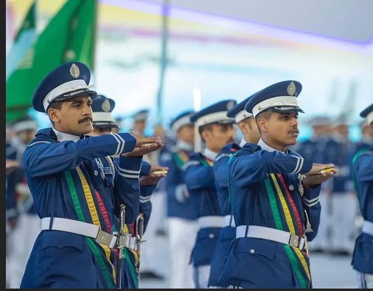 لبس كلية الملك فيصل الجوية