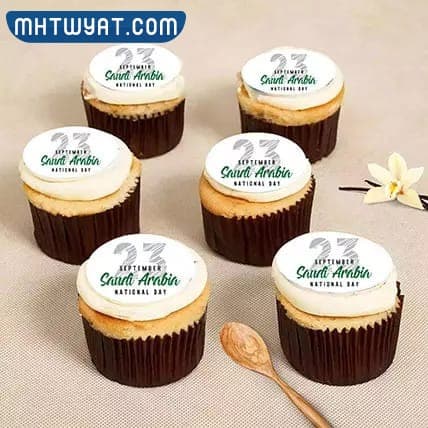 كب كيك اليوم الوطني السعودي 92 ابيض واخضر