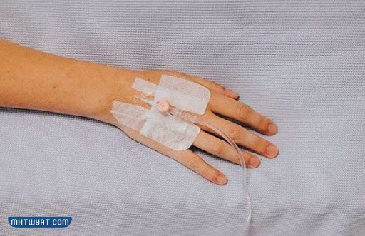 صور يد فيها مغذي دم