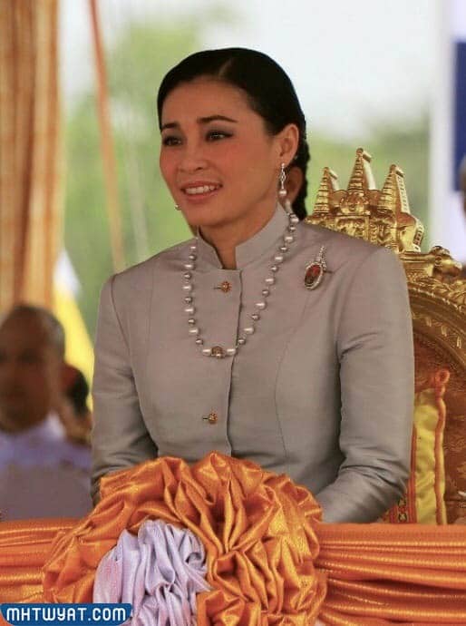 من هي زوجة ملك تايلاند ويكيبيديا