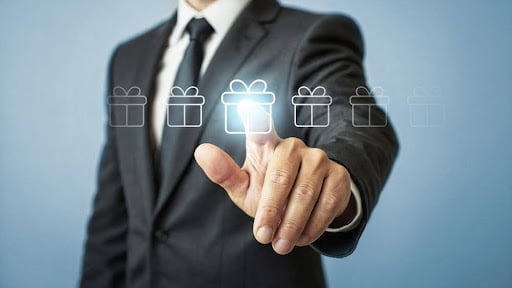 الحوافز الرقمية والاقتصاد المجاني: كيف تعيد العروض المجانية تعريف القيمة في الأعمال التجارية عبر الإنترنت