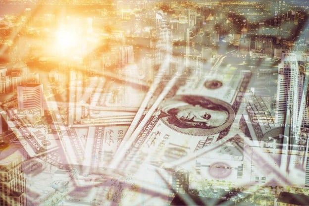 هل تعيد زيارة ترامب الأمل للدولار الأمريكي؟ خبراء CAPEX.com يوضحون