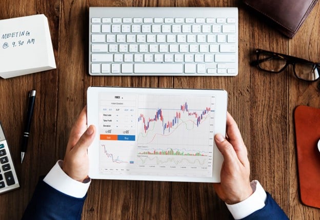 كيف يمكنك اختيار وسيط التداول عبر الانترنت
